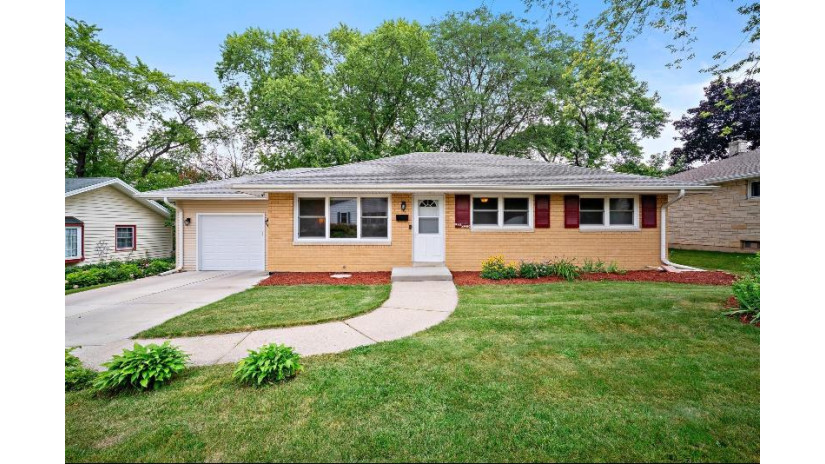 W162N8480 Fleet Ave Menomonee Falls, WI 53051 by Response Realtors $299,900