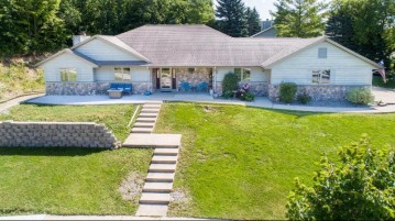 1124 Glacier Pass, Slinger, WI 53086-9348