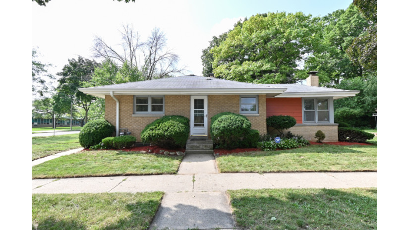 3777 N 82nd St Milwaukee, WI 53222 by Shorewest Realtors $159,900