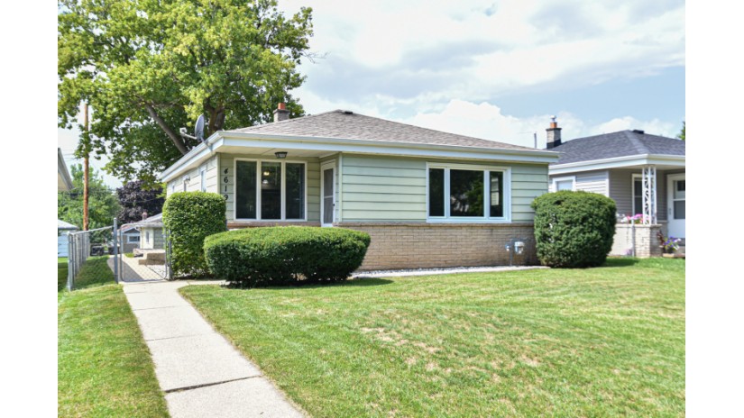 4619 S 49th St Greenfield, WI 53220-4117 by Shorewest Realtors $189,000
