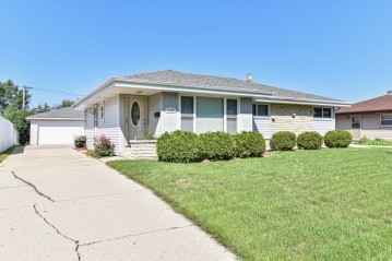 5735 S Robert Ave, Cudahy, WI 53110-2534