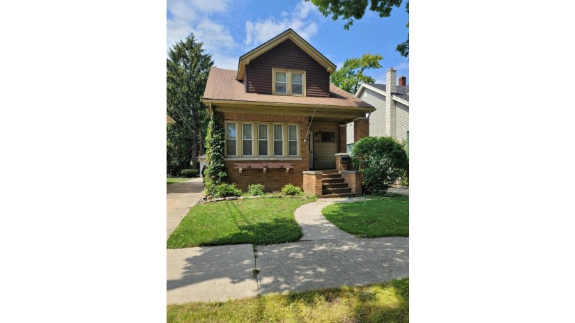 430 Shelley Dr Racine, WI 53405 by Doperalski Realty & Associates, LLC $139,900