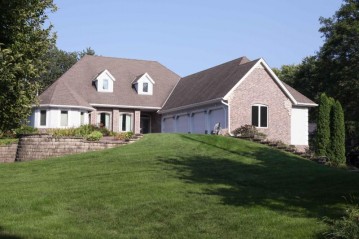 14775 Ridgemoor Dr, Elm Grove, WI 53122