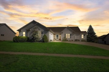 1418 Stoneridge Dr, Watertown, WI 53098-3419