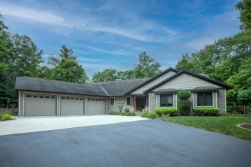 13914 Circle Dr, Mishicot, WI 54228