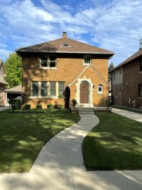 5106 N Elkhart Ave, Whitefish Bay, WI 53217-5607