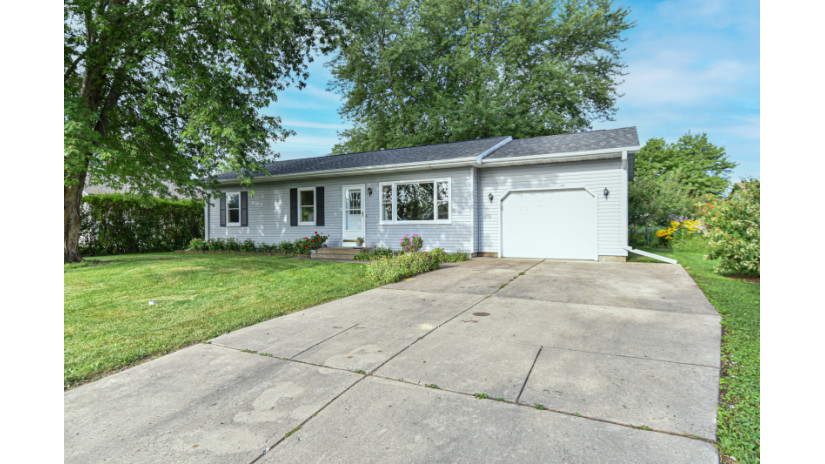 412 Turtle Creek Dr Delavan, WI 53115 by Shorewest Realtors $224,900