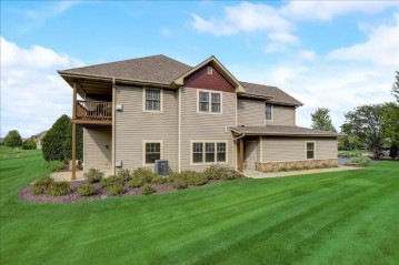 1647 New Port Vista Dr, Port Washington, WI 53024