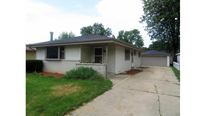 728 E Harvard St Oconomowoc, WI 53066 by Realty Executives - Integrity $249,900