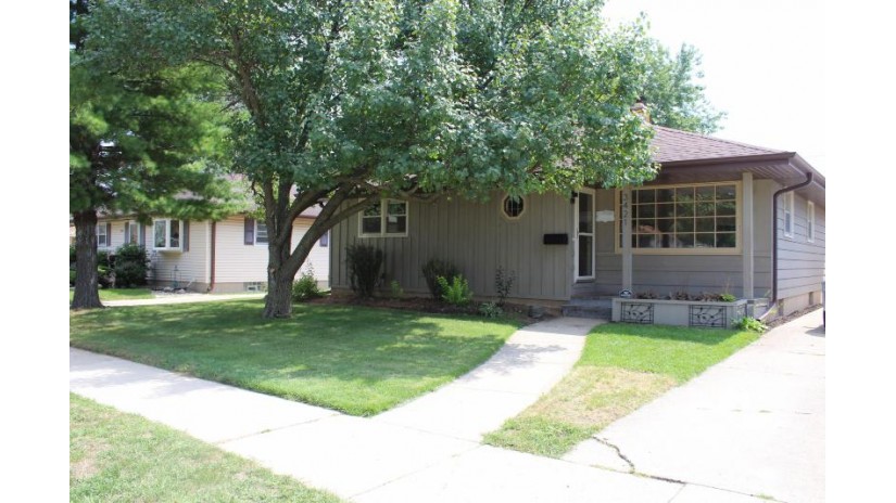 3421 87th St Kenosha, WI 53142 by RealtyPro Professional Real Estate Group $227,500
