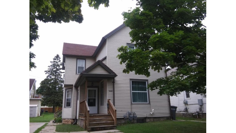 1124 S 15th St 1122 Sheboygan, WI 53081 by Century 21 Moves $79,000