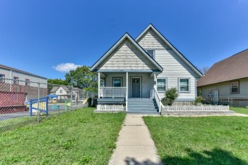 2318 W Walnut St, Milwaukee, WI 53205