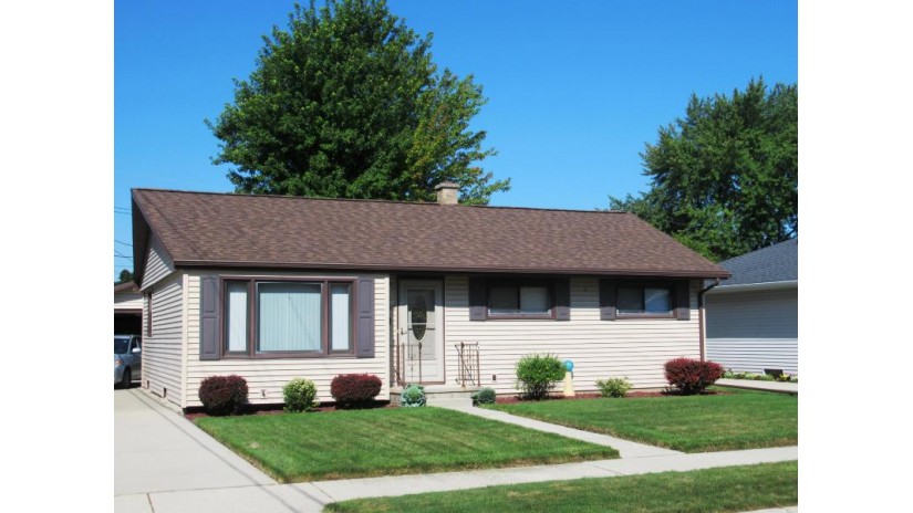 3130 S 11th St Sheboygan, WI 53081 by Woodland Realty $165,000