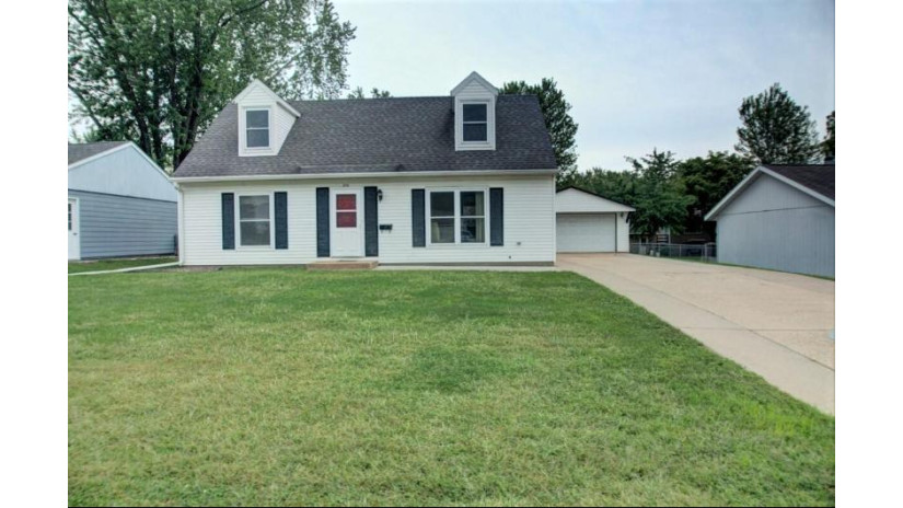 214 14th Ave N Onalaska, WI 54650 by La Crosse by Owner, LLC $250,000