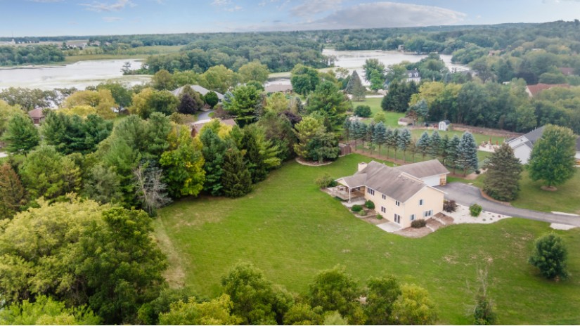 30846 River Ridge Ct Waterford, WI 53185 by Shorewest Realtors $449,900