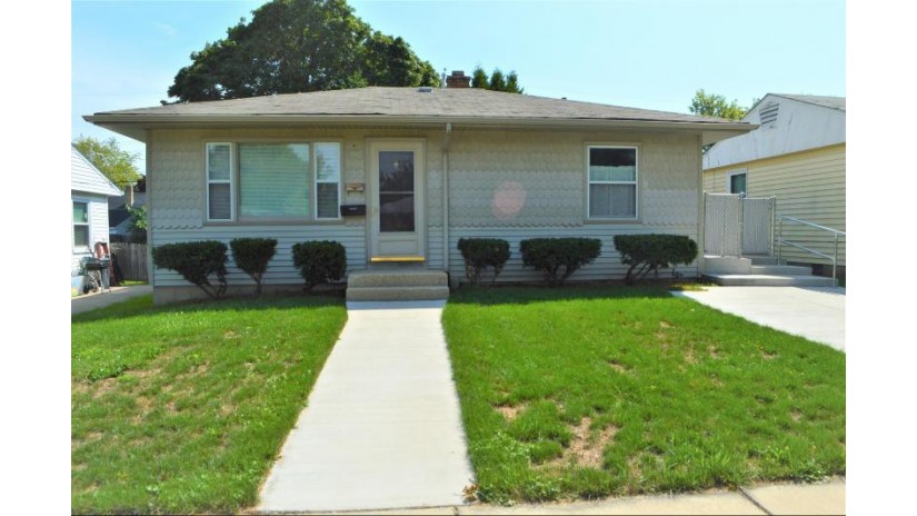 5611 44th Ave Kenosha, WI 53144 by Century 21 Affiliated $135,000