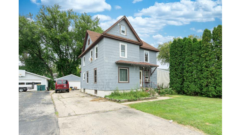 728 S Center St Beaver Dam, WI 53916 by Homestead Realty, Inc $119,900