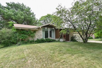 3266 S 122nd St, West Allis, WI 53227-3831