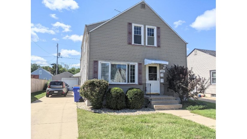 3540 10th Ave Kenosha, WI 53140 by RE/MAX ELITE $169,900