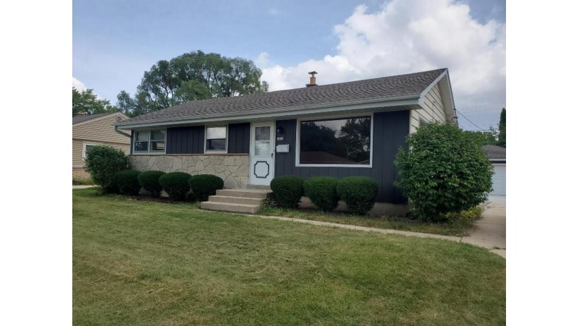 2886 S 95th St West Allis, WI 53227 by Coldwell Banker HomeSale Realty - New Berlin $229,900