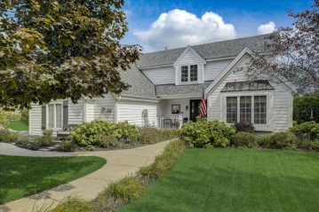 W148N10122 Windsong Cir E, Germantown, WI 53022-5279