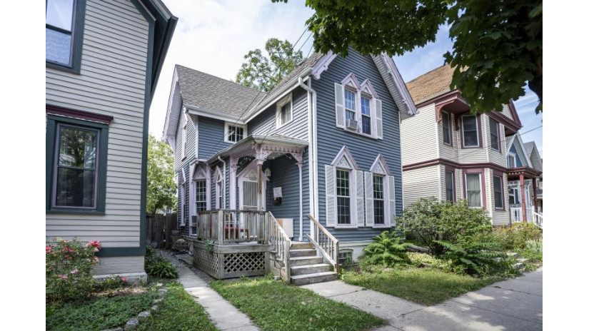 1825 N Oakland Ave Milwaukee, WI 53202 by First Weber Inc -NPW $239,900