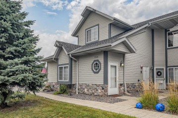 5320 S Hidden Dr, Greenfield, WI 53221-3240