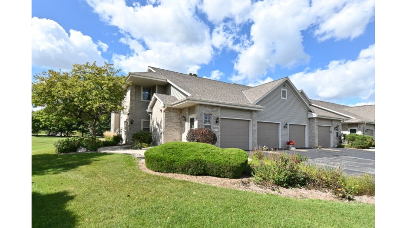 18725 Emerald Cir G Brookfield, WI 53045 by Shorewest Realtors $215,000