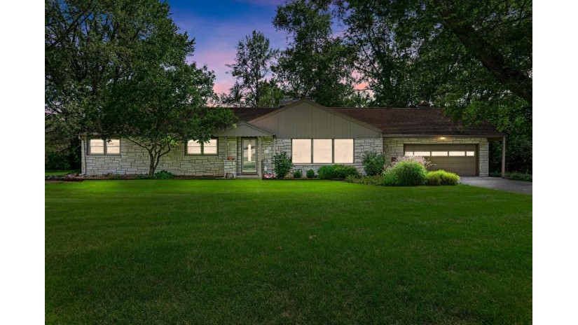 5405 W Hillcrest Dr Mequon, WI 53092 by Coldwell Banker Realty $465,000