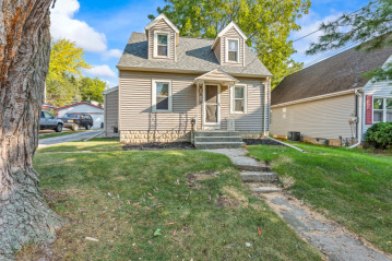 1908 Brad St, Waukesha, WI 53188-2828