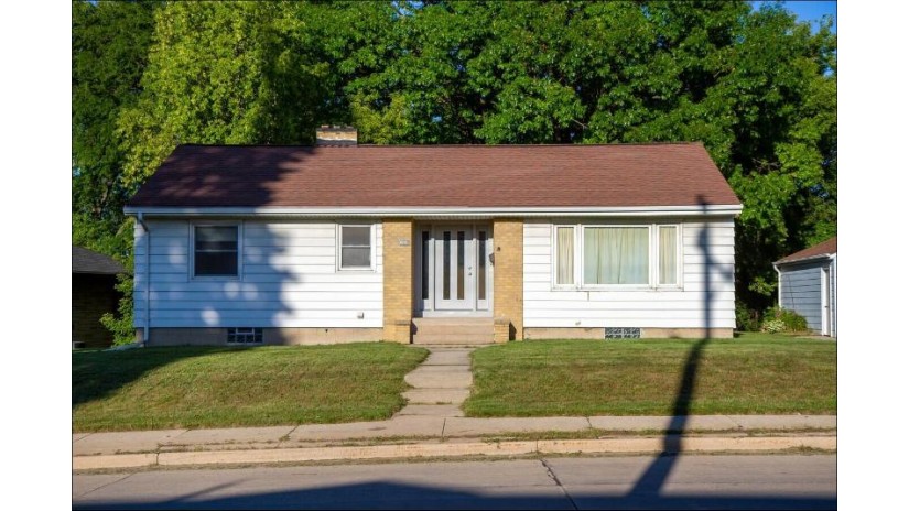 3305 S Chicago Ave South Milwaukee, WI 53172 by Homestead Realty, Inc $150,000
