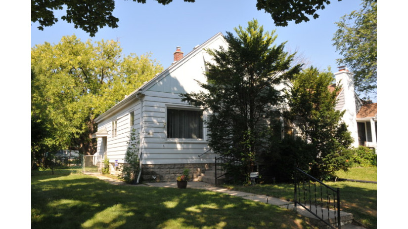 4461 N 56th St Milwaukee, WI 53218 by Shorewest Realtors $99,900