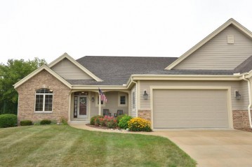 1416 Hidden Waters Cir, West Bend, WI 53095-8547