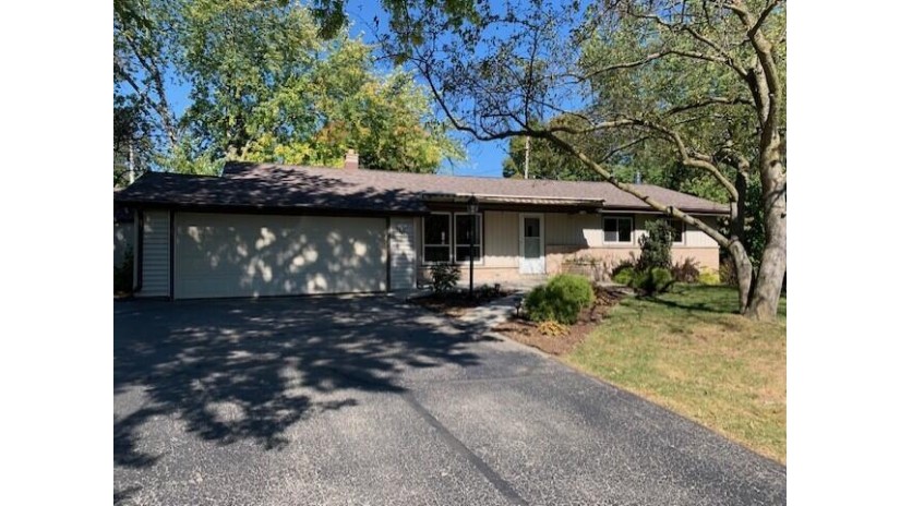 3146 Kettle Moraine Pkwy Richfield, WI 53033 by First Weber Inc- West Bend $275,000