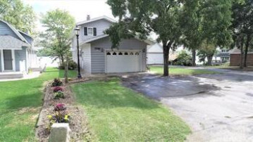 3524 Lake Dr, Hartford, WI 53027-8836