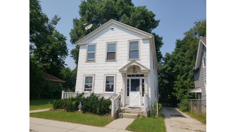 1012 Columbus St Manitowoc, WI 54220 by Coldwell Banker Real Estate Group~Manitowoc $84,900