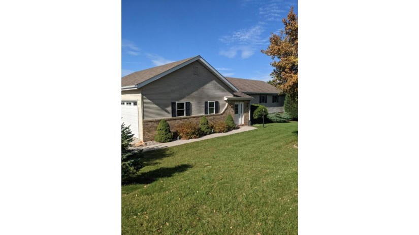 7725 Orchard Valley Rd Farmington, WI 53090 by Coldwell Banker Realty $375,000