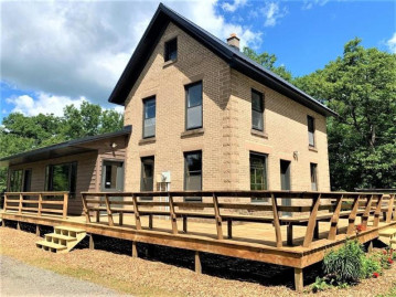 7495 Lowe Creek Road, Hixton, WI 54635