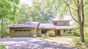 198 River Oaks Court, Fox Crossing, WI 54915-1000