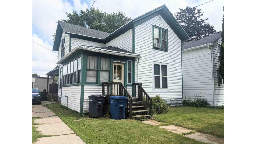 818 Waugoo Avenue Oshkosh, WI 54901 by Century 21 Ace Realty $69,900