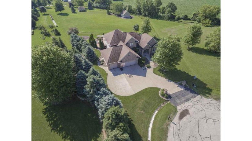 7980 Nichole Heights Clayton, WI 54956 by First Weber, Inc. $659,900