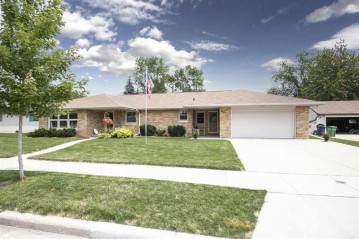 211 Kamps Court, Combined Locks, WI 54113