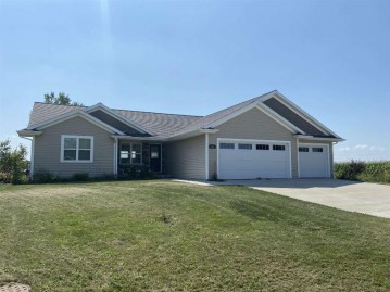 560 Wendy Way, Pulaski, WI 54162