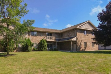 3331 N Casaloma Drive 14, Grand Chute, WI 54914