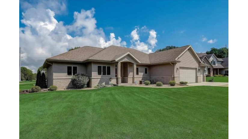 N898 Club Circle Dr West Point, WI 53578 by First Weber Inc $667,000