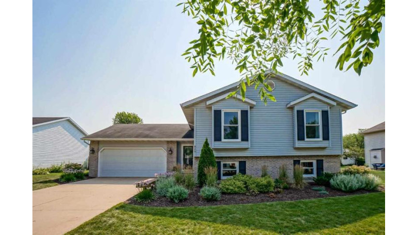 829 Edgemore Dr Sun Prairie, WI 53590 by Stark Company, Realtors $319,000