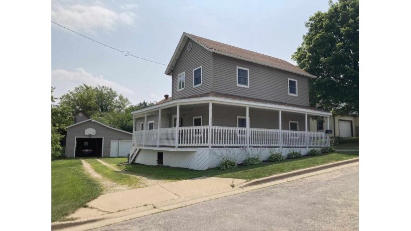 205 S Dacotah St Dodgeville, WI 53533 by Wilkinson Auction & Realty Co. $224,900