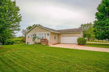 953 New Hampton Dr, Oregon, WI 53575