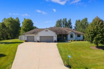 W7527 Country Dr, Beaver Dam, WI 53916