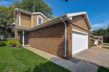 201 Meadow Oak Tr, Waunakee, WI 53597